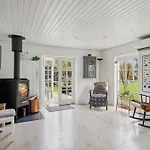 別荘 Cosy And Charming With Lovely Terraces, Conservatory, Annexes And A Large Natural Plot Just A Few Minutes Walk From The エーベルトフト