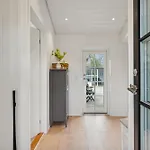 Cosy And Charming With Lovely Terraces, Conservatory, Annexes And A Large Natural Plot Just A Few Minutes Walk From The 別荘 *