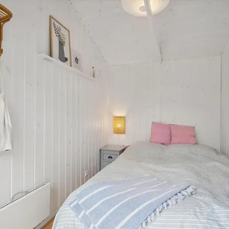 Cosy And Charming With Lovely Terraces, Conservatory, Annexes And A Large Natural Plot Just A Few Minutes Walk From The Prázdninový dům