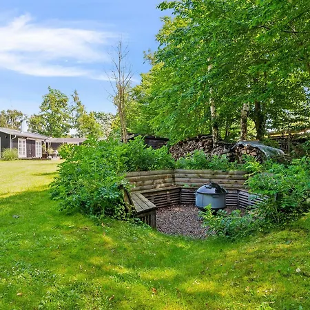 Cosy And Charming With Lovely Terraces, Conservatory, Annexes And A Large Natural Plot Just A Few Minutes Walk From The * エーベルトフト