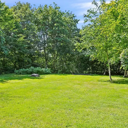 Cosy And Charming With Lovely Terraces, Conservatory, Annexes And A Large Natural Plot Just A Few Minutes Walk From The Prázdninový dům Ebeltoft
