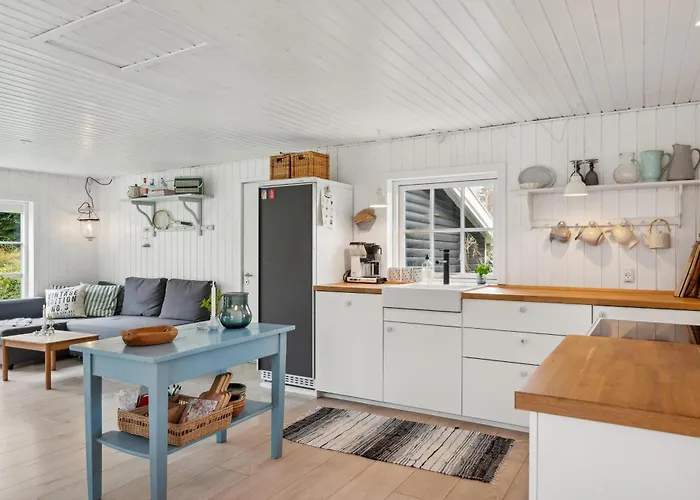 Cosy And Charming With Lovely Terraces, Conservatory, Annexes And A Large Natural Plot Just A Few Minutes Walk From The * Ebeltoft